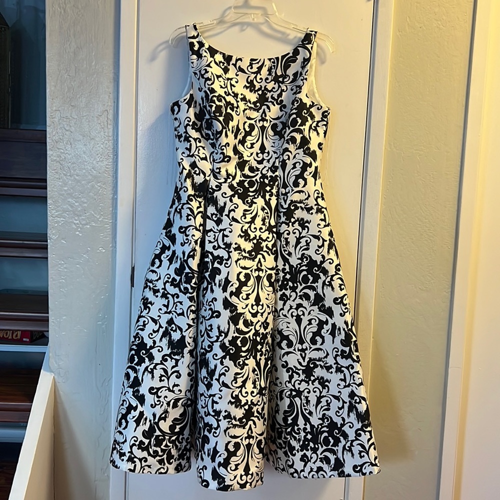 ADRIANNA PAPELL - B&W Dress size 10